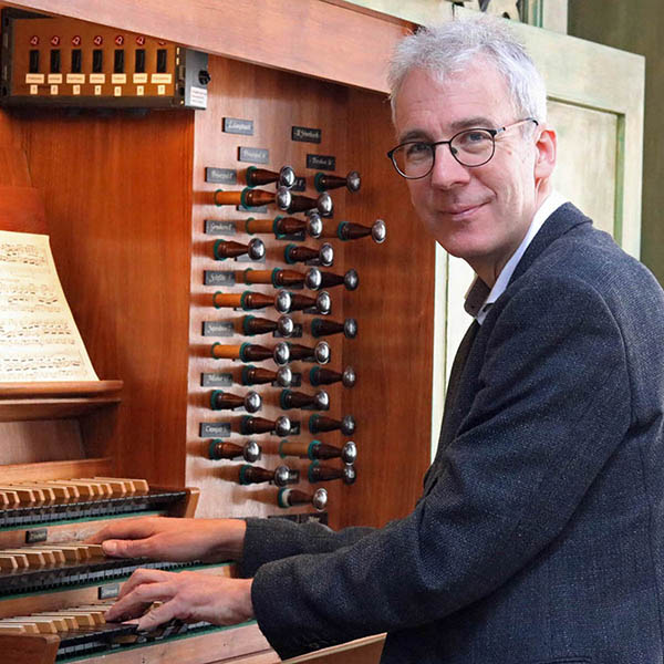 LKMD Konja Voll an der Orgel